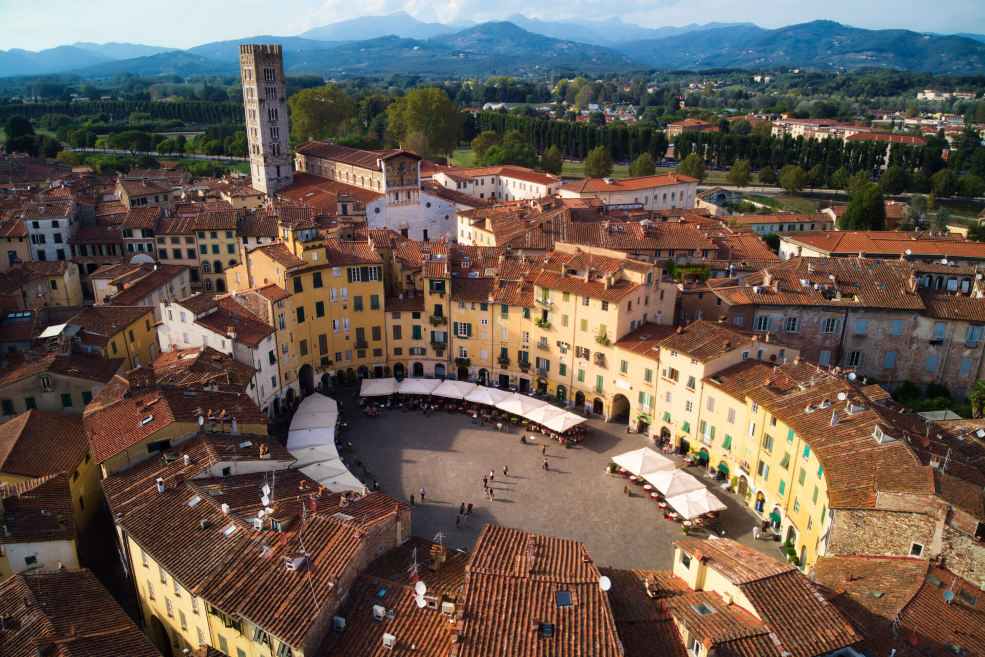 Le 10 cose da fare a Lucca 5 Piazza dell'anfiteatro