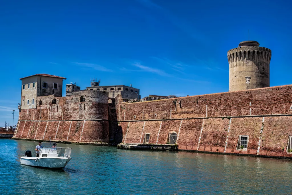 Livorno: 6 Attrazioni Imperdibili in Toscana 2 La Fortezza Vecchia