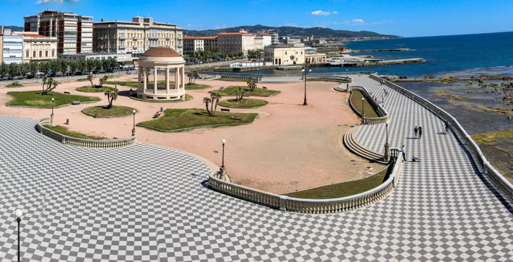 Livorno: 6 Attrazioni Imperdibili in Toscana 1 La Terrazza Mascagni