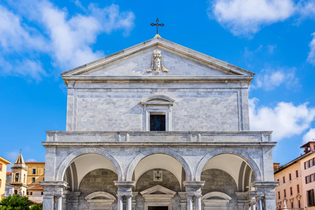 Livorno: 6 Attrazioni Imperdibili in Toscana 3 La Cattedrale di Livorno