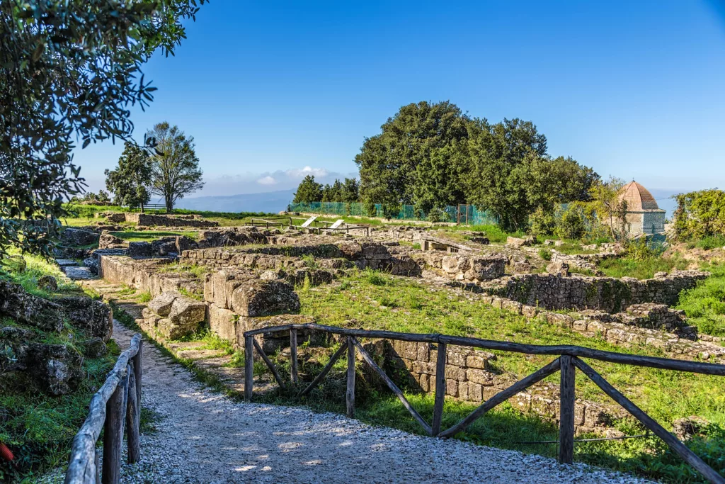 Esplorare Volterra: 10 attrazioni imperdibili. 8 AdobeStock 616962190 min 1